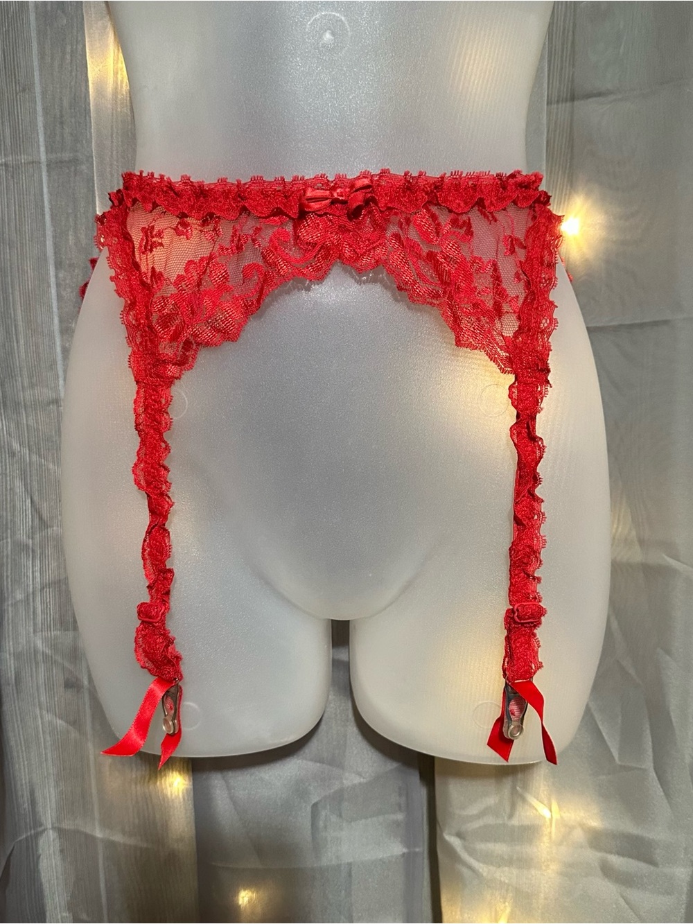 Vintage 80s lady Marlene red lace garter belt Sz S NWOT